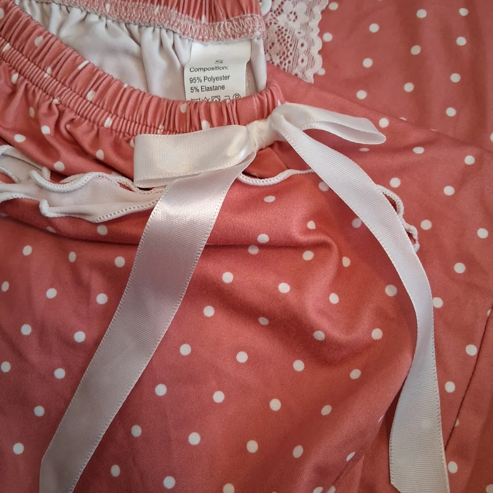 Charming Pink Polka Dot and Lace2 piece Lightweight Scalloped edge Sleepwear Set